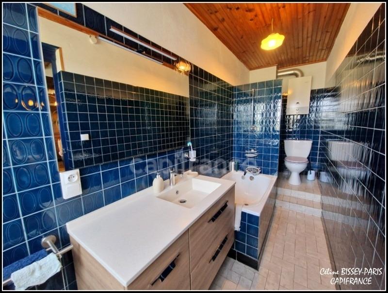 Maison - 270 m² - 9 pièces