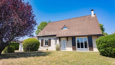 Maison traditionnelle - 149 m² - 6 pièces