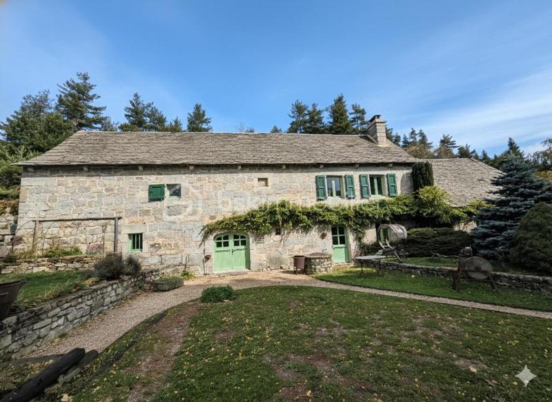 Maison - 238 m² - 12 pièces