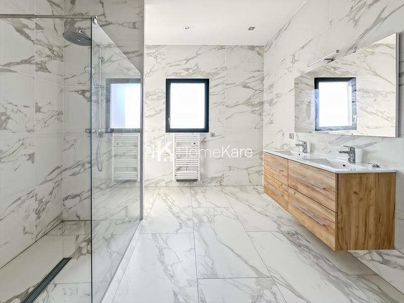 Maison - 224 m² - 6 pièces