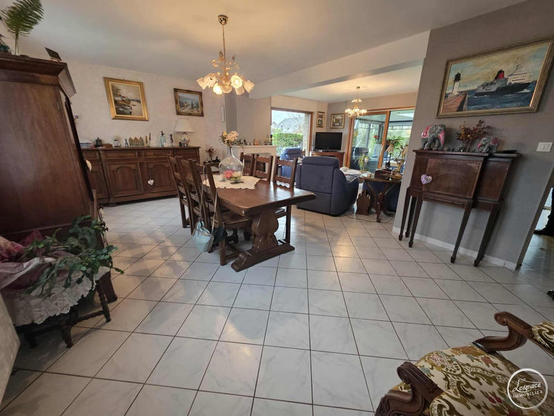 Maison - 185 m² - 6 pièces