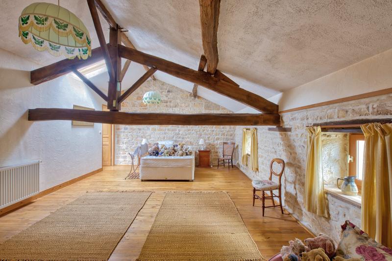 Maison - 230 m² - 13 pièces