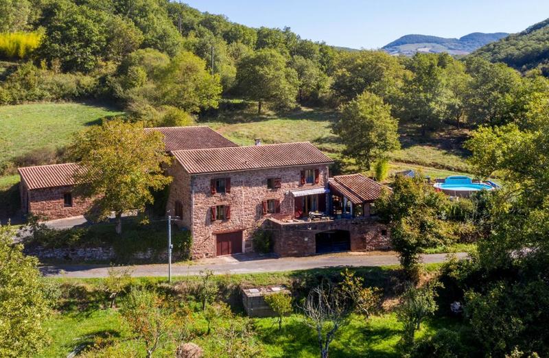 Maison - 240 m² - 8 pièces