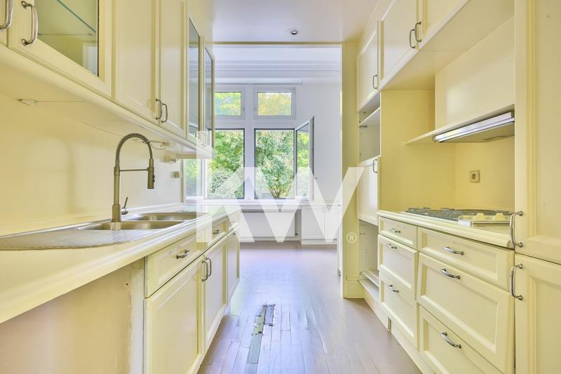 Appartement - 246 m² - 7 pièces