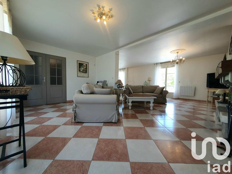 Maison - 218 m² - 8 pièces