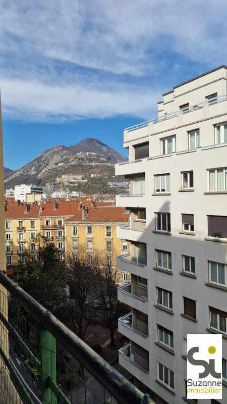 Appartement - 99 m² - 4 pièces