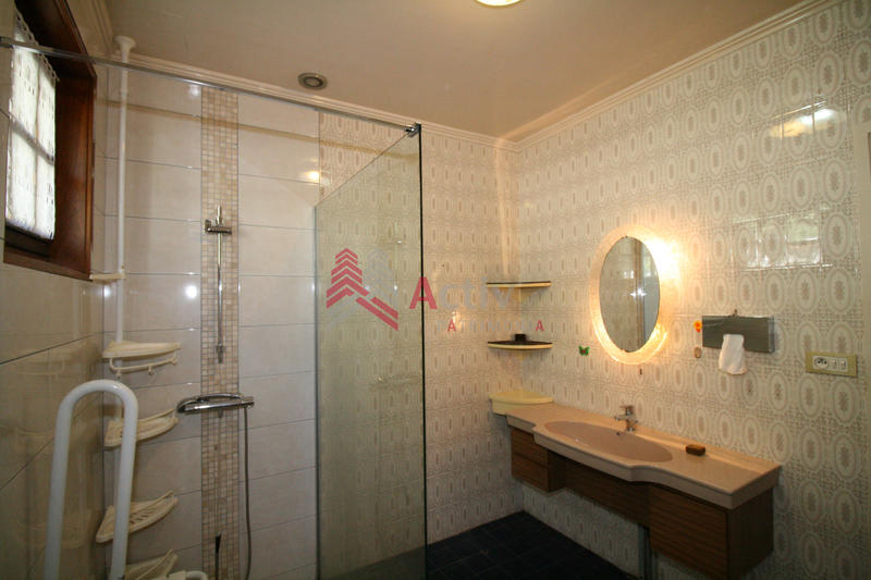 Maison - 209 m² - 9 pièces