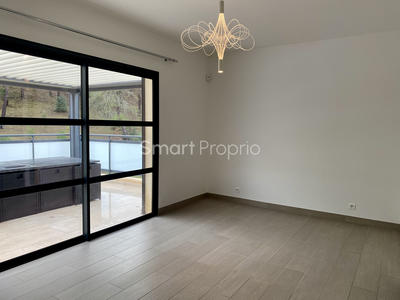 Propriété - 250 m² - 6 pièces