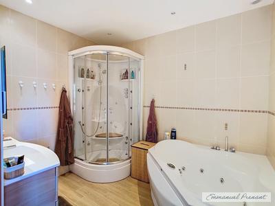 Maison - 210 m² - 10 pièces