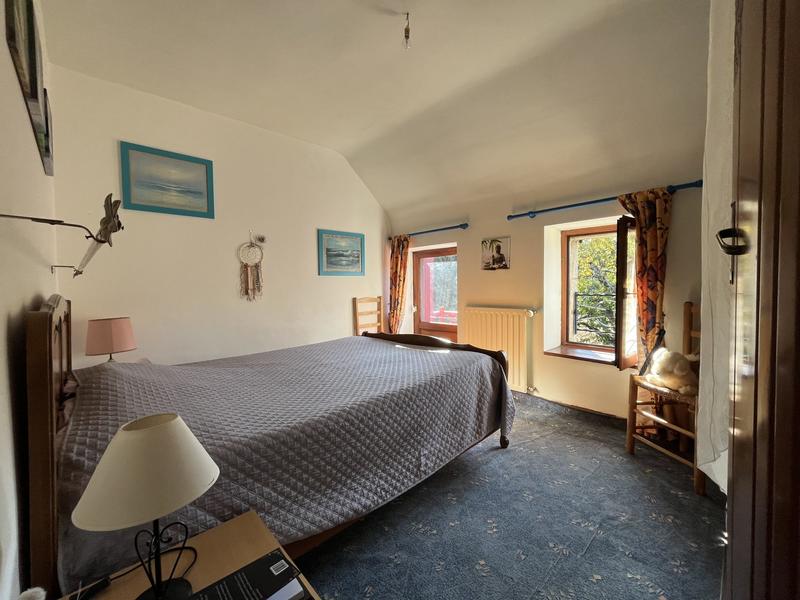 Maison - 201 m² - 8 pièces