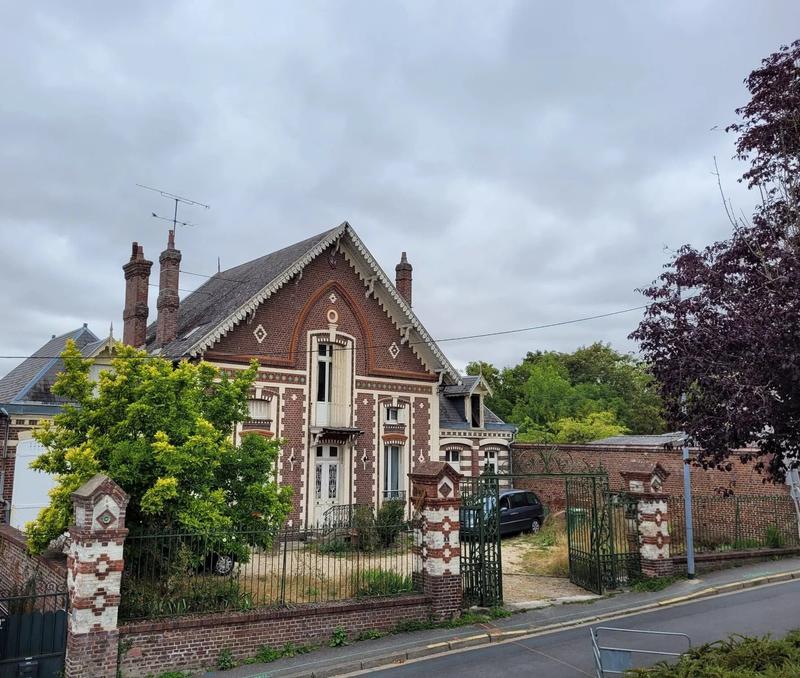 Maison - 231 m² - 9 pièces