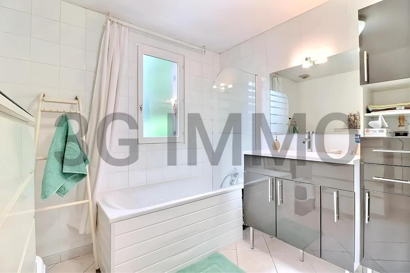 Maison traditionnelle - 147 m² - 7 pièces