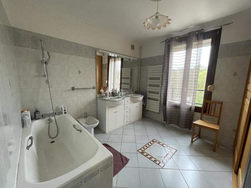 Maison - 455 m² - 12 pièces