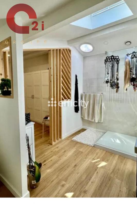 Maison - 203 m² - 7 pièces