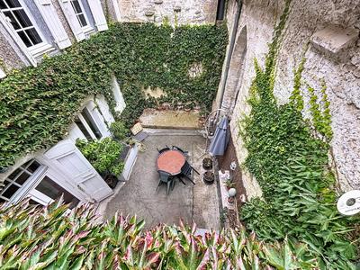 Maison - 265 m² - 10 pièces