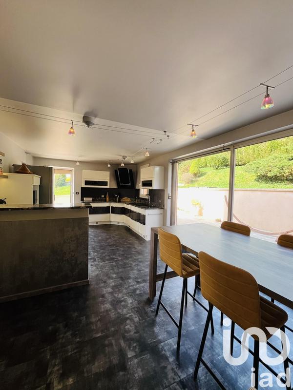 Maison - 200 m² - 5 pièces