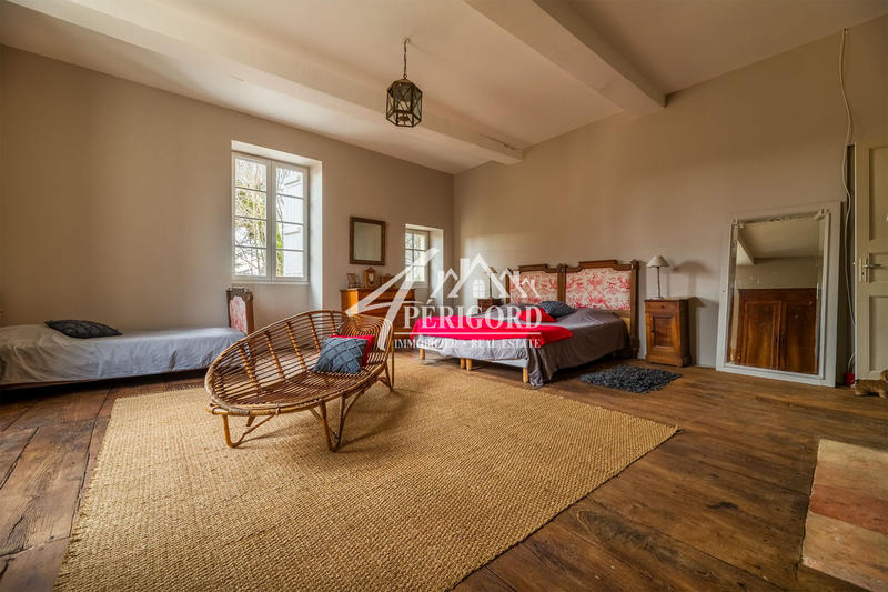 Maison - 435 m² - 11 pièces