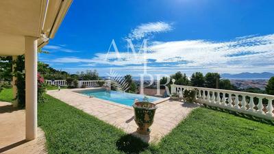 Villa - 239 m² - 6 pièces