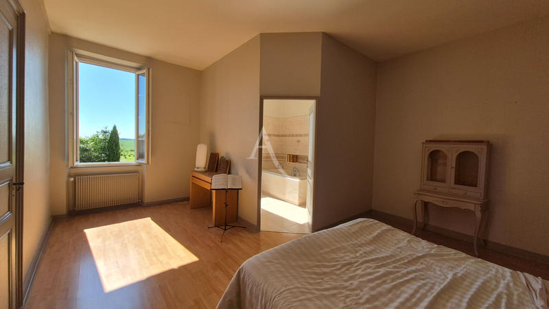 Maison - 265 m² - 9 pièces