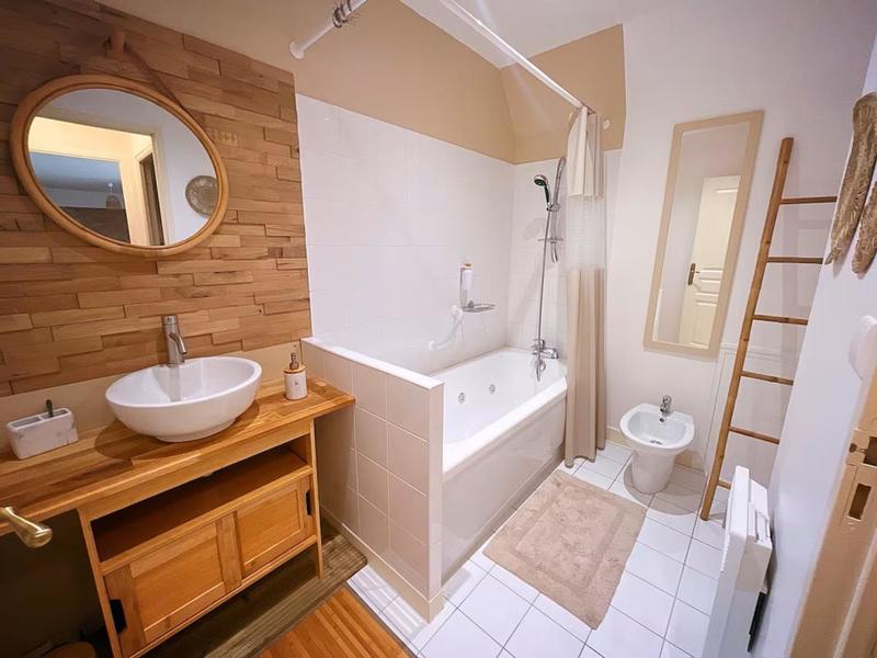 Maison - 570 m² - 14 pièces