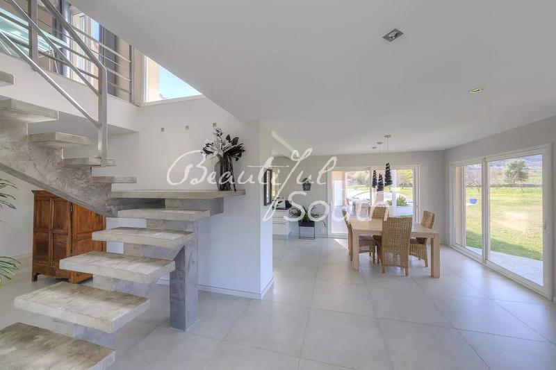 Maison - 279 m² - 6 pièces