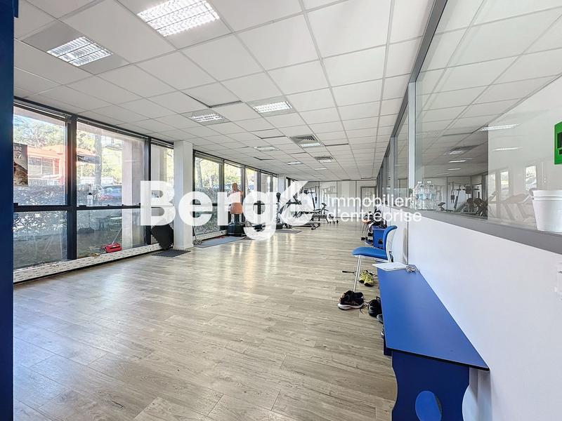 Bureau - 1 253 m²