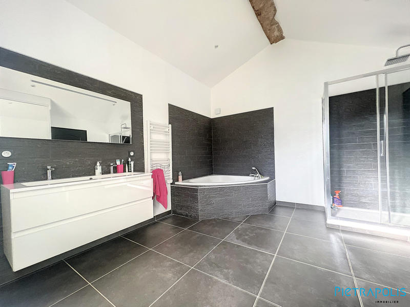 Maison ancienne - 245 m² - 8 pièces