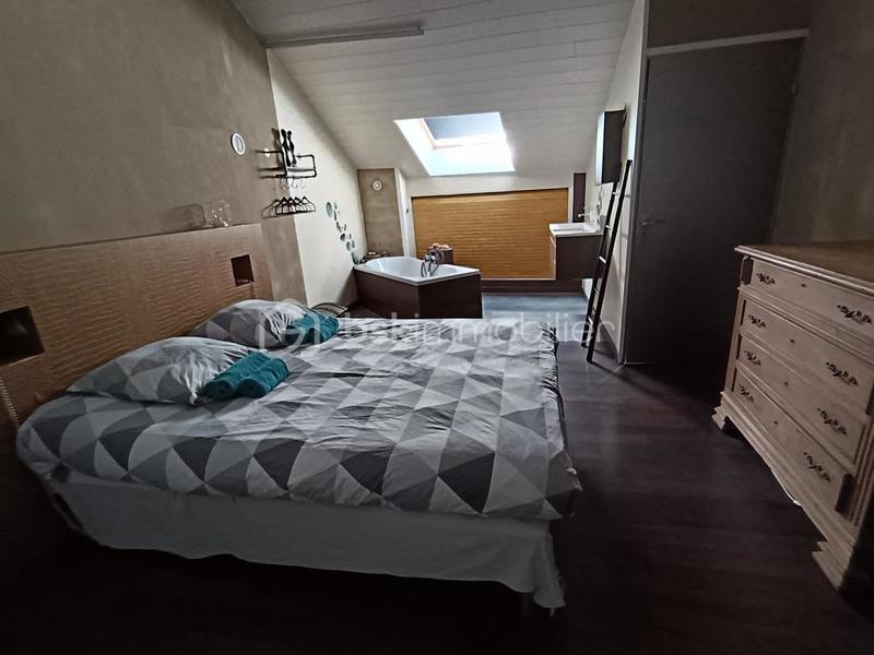 Maison - 225 m² - 7 pièces