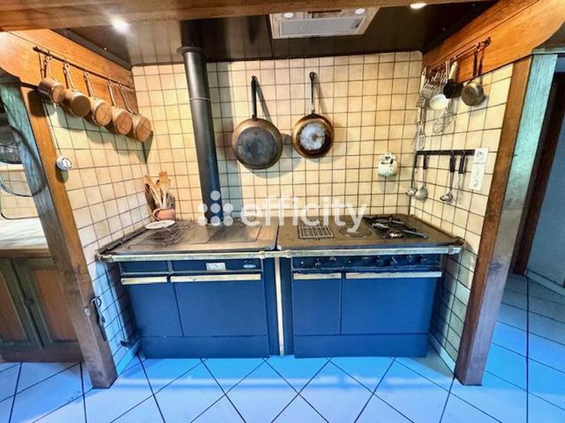 Maison - 220 m² - 10 pièces