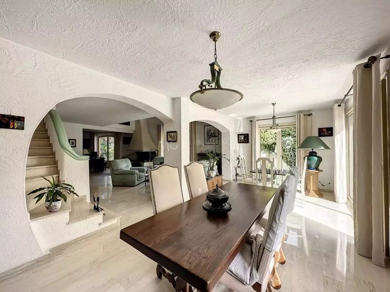 Villa - 320 m² - 10 pièces