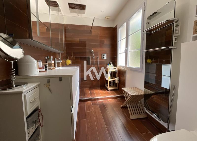 Maison - 245 m² - 6 pièces