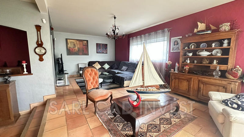 Maison - 280 m² - 8 pièces
