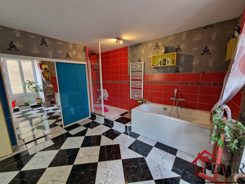 Maison - 211 m² - 7 pièces