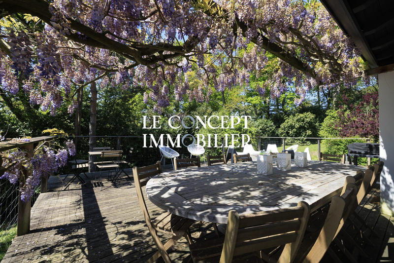 Villa - 270 m² - 9 pièces