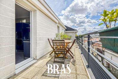 Appartement - 94 m² - 5 pièces