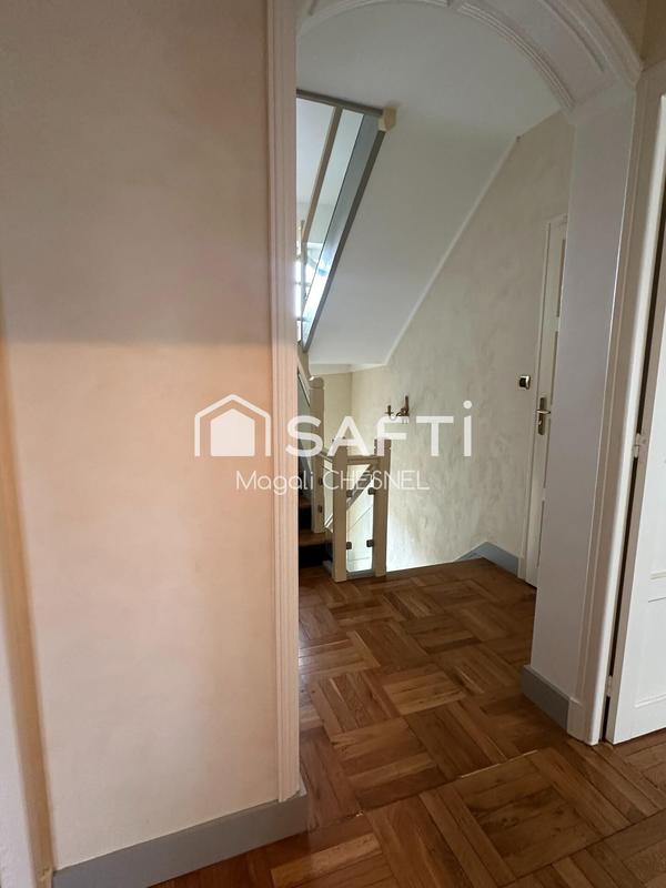 Maison - 195 m² - 9 pièces