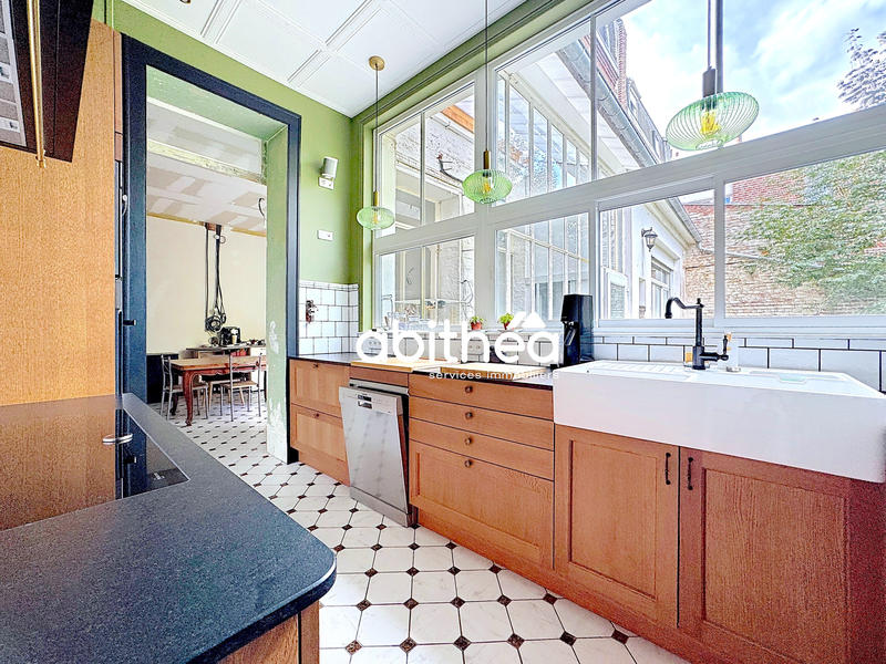 Maison - 226 m² - 8 pièces