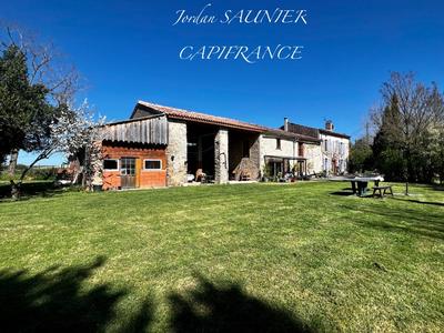 Maison traditionnelle - 320 m² - 8 pièces