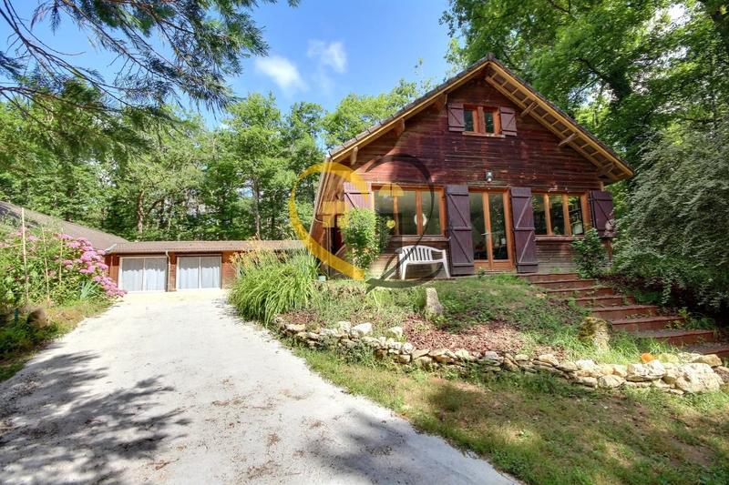 Maison - 246 m² - 9 pièces