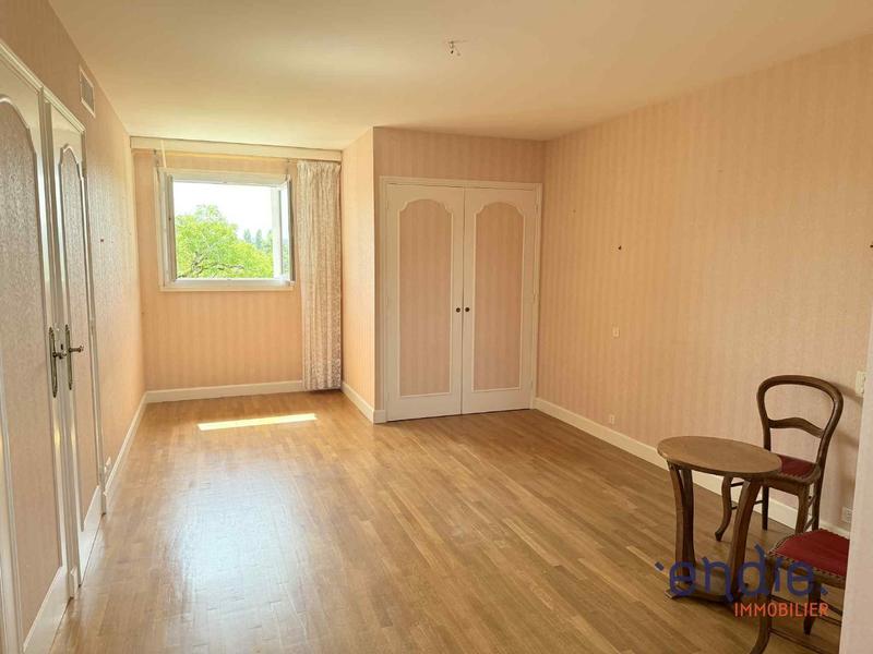 Maison - 273 m² - 6 pièces