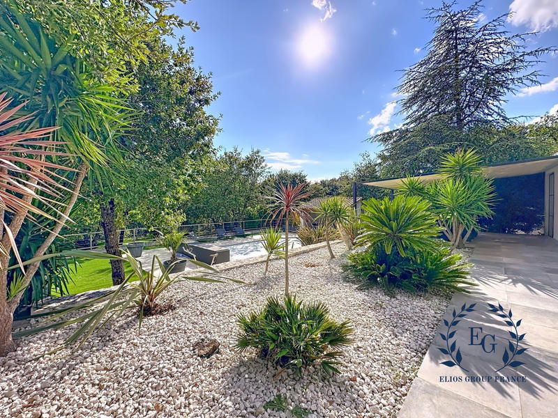 Maison traditionnelle - 207 m² - 7 pièces