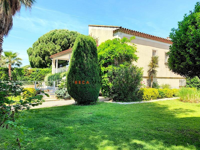 Villa - 300 m² - 5 pièces