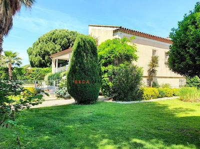 Villa - 300 m² - 5 pièces