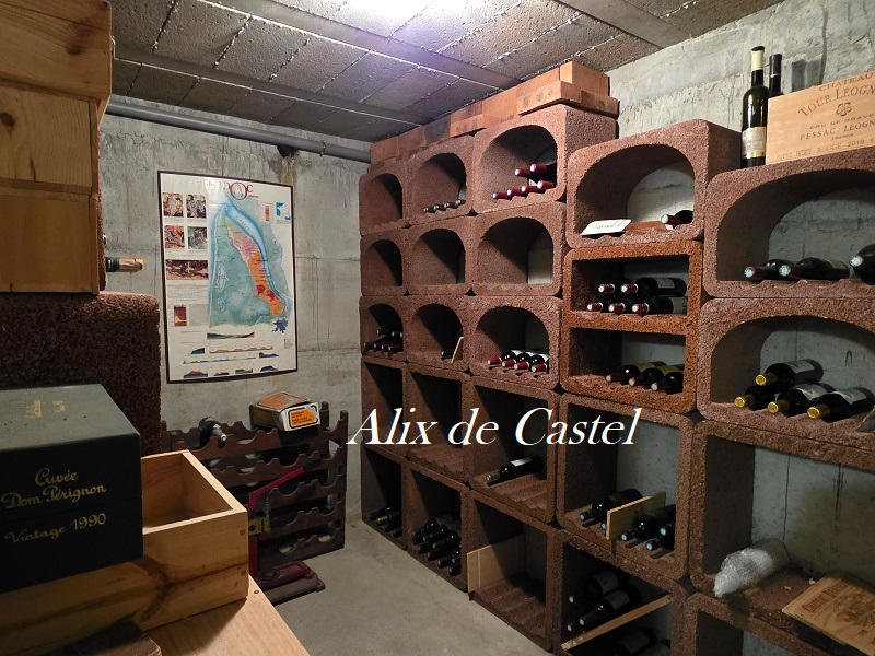 Maison - 275 m² - 9 pièces