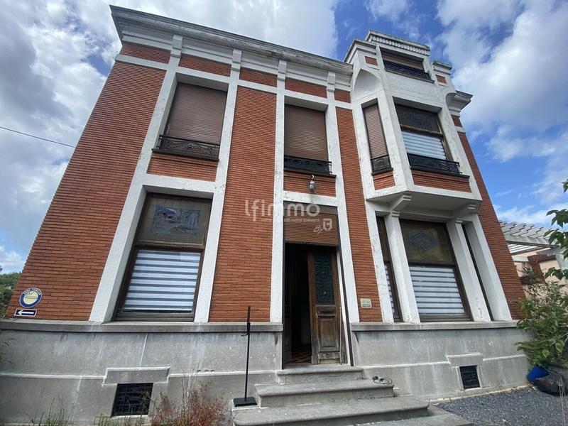 Maison - 239 m² - 12 pièces