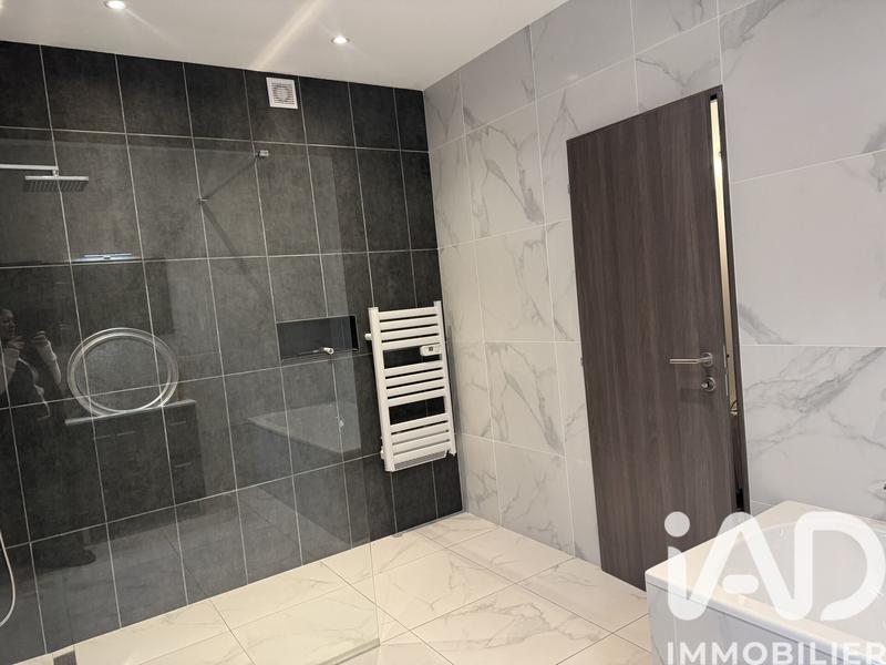 Maison - 180 m² - 8 pièces