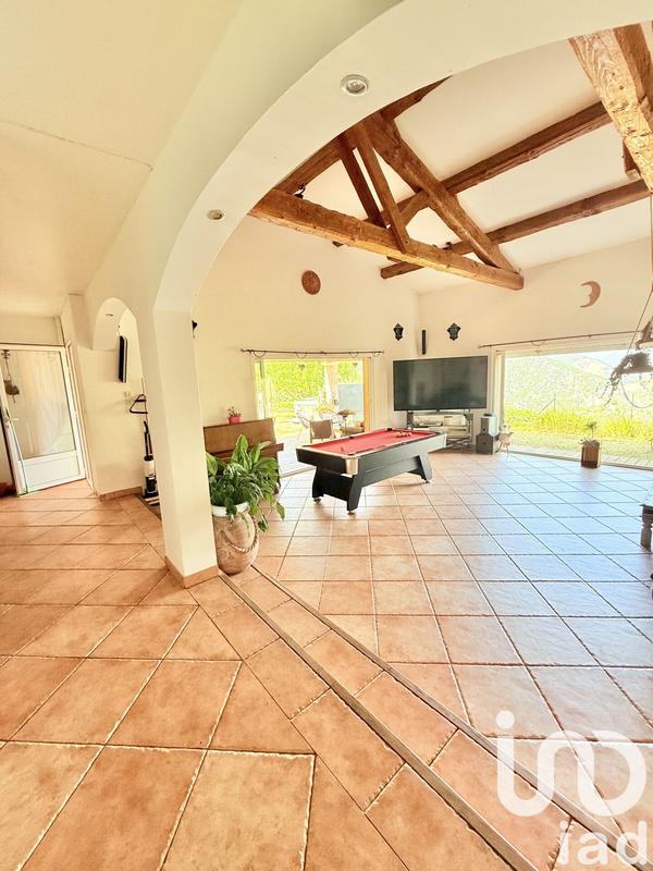 Maison - 207 m² - 7 pièces