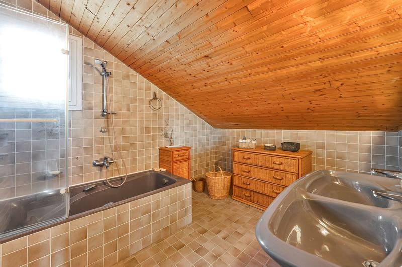 Maison - 245 m² - 7 pièces