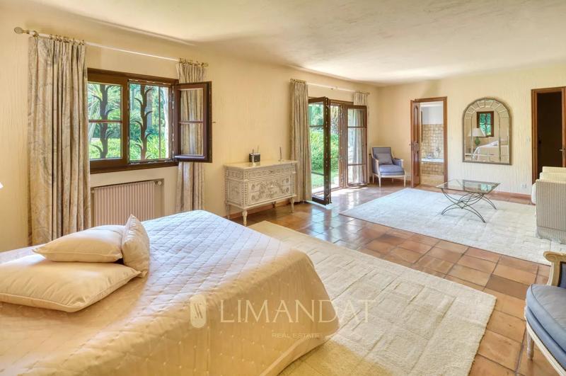 Villa - 460 m² - 9 pièces