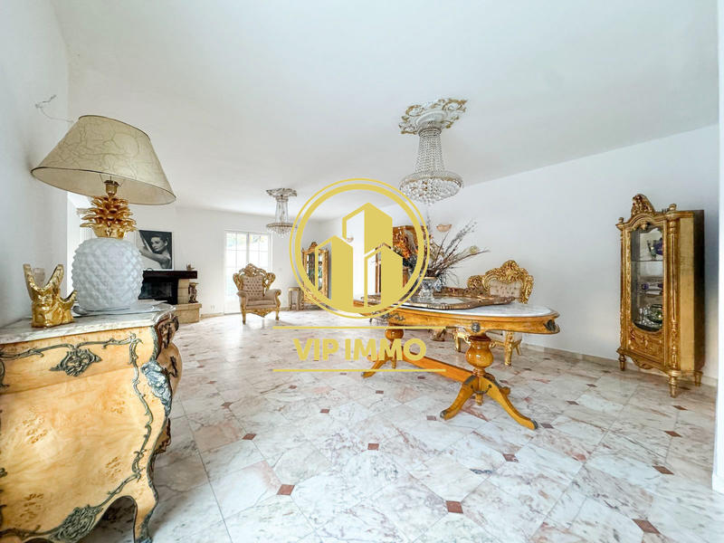 Maison - 203 m² - 5 pièces